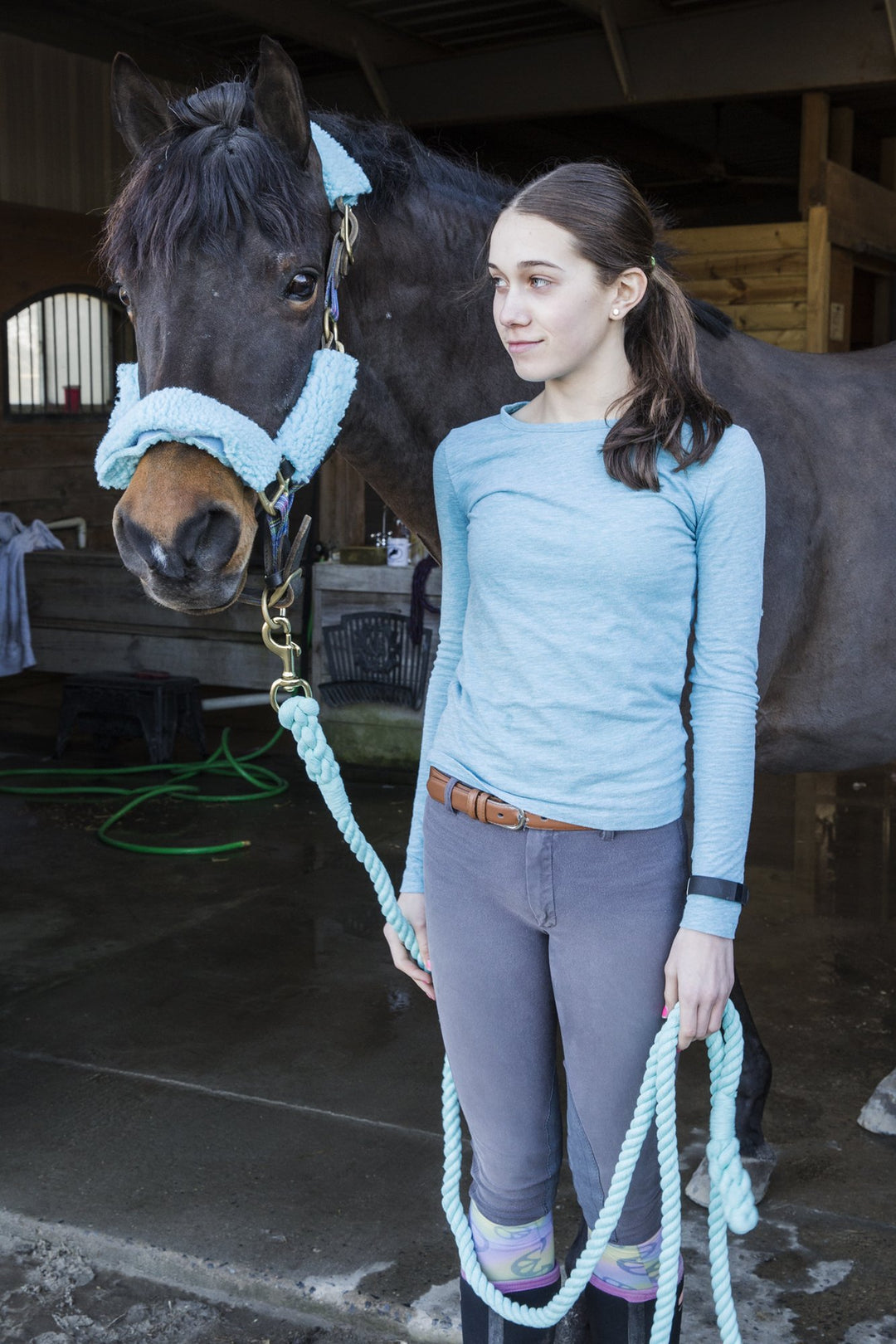 Intrepid International Horse Tack - Heavy Duty Cotton Rope Lead Ropes for Horses, with Durable Brass Trigger Snap, Attaches to Halter or Harness, Soft and Comfortable Grip - Royal Blue, 10 Feet