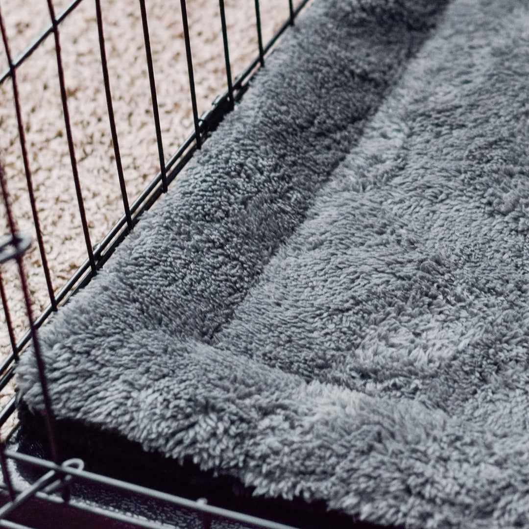 K&amp;H Self-Warming Cat Bed Pad, Self Heating Pad, Small 21 X 17 Gray/ Black